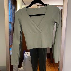 Green long sleeve crop top